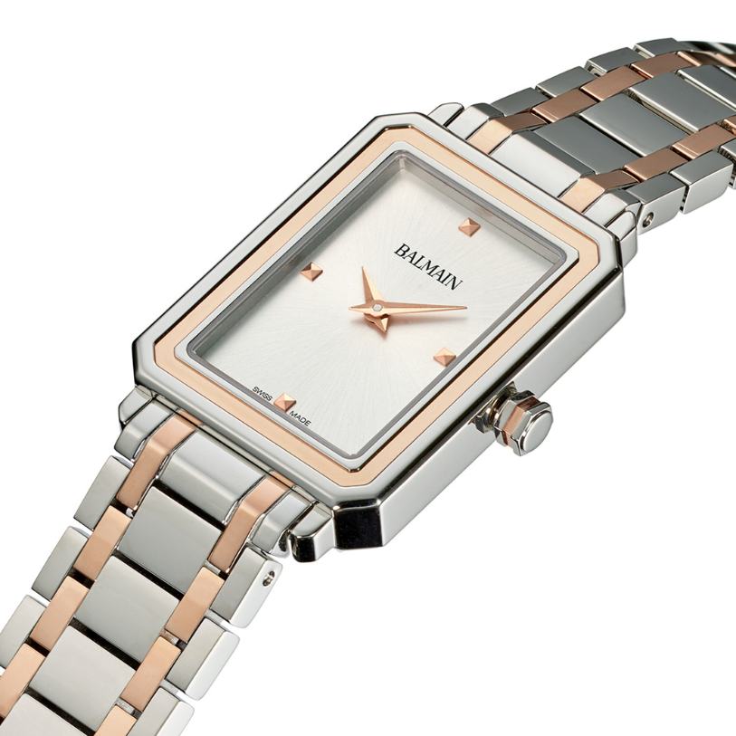 La montre Eirini B43883326 de Balmain incarne l'élégance et le raffinement. Avec son boîtier rectangulaire en acier inoxydable de 25 mm de diamètre et 6,85 mm d'épaisseur, cette montre allie sobriété et style. La couronne remontoir est positionnée à 3 heures pour permettre le réglage de l'heure. Un verre en saphir solide surplombe le cadran pour le protéger des rayures. Cette montre offre également une étanchéité de 3 ATM, ce qui la rend résistante aux éclaboussures et aux projections d'eau.