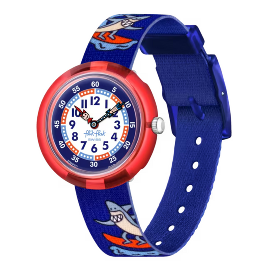  Montre Maroc, Flik Flak, Le Comptoir des Montres, YEEEW, montre pour enfants, requins souriants, cadran bleu, chiffres clairs, design amusant, boîtier orange en plastique bio-sourcé, bracelet en PET recyclé bleu, mouvement à quartz, étanche 3 Bar, cadeau éducatif, exploration marine, lecture de l'heure, aventure sous-marine, imagination.