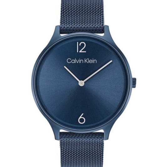 Timeless 2H, Calvin Klein, mouvement Quartz, boîtier de 38 mm, forme ronde, boîtier en acier inoxydable, cadran bleu, numéro de modèle 25200005, bracelet en acier inoxydable, attrait classique.