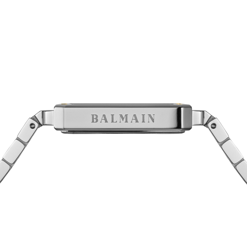 La montre Eirini B43883326 de Balmain incarne l'élégance et le raffinement. Avec son boîtier rectangulaire en acier inoxydable de 25 mm de diamètre et 6,85 mm d'épaisseur, cette montre allie sobriété et style. La couronne remontoir est positionnée à 3 heures pour permettre le réglage de l'heure. Un verre en saphir solide surplombe le cadran pour le protéger des rayures. Cette montre offre également une étanchéité de 3 ATM, ce qui la rend résistante aux éclaboussures et aux projections d'eau.